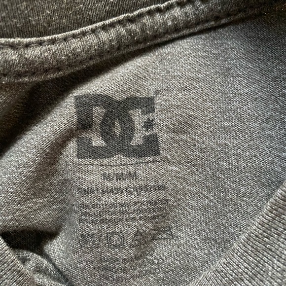 DC T-shirt - Picture 3 of 4